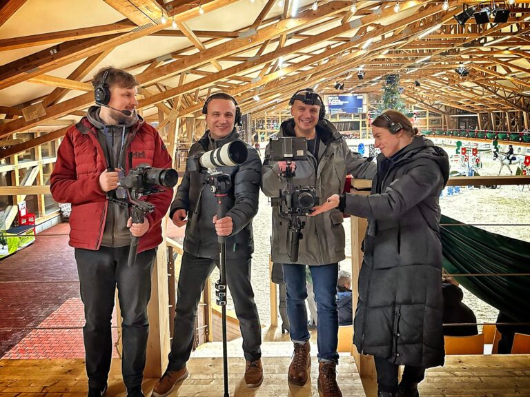 Kodėl profesionaliam filmavimui reikia komandos, o ne vieno videografo?