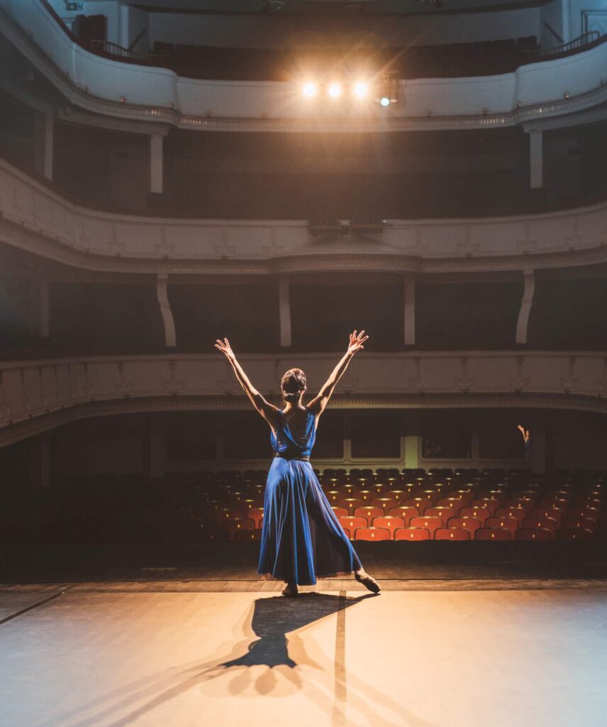 Balerina scenoje teatre